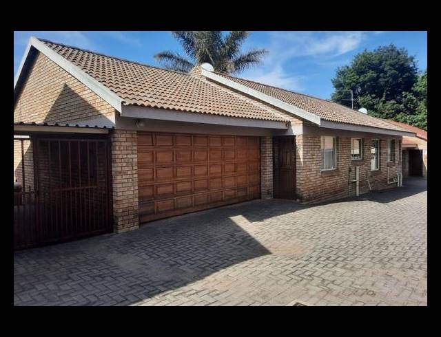 3 BEDROOM TOWNHOUSE FOR SALE IN NEW REDRUTH